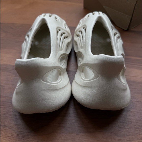 Yeezy Foam Runner - Picture 4 of 8